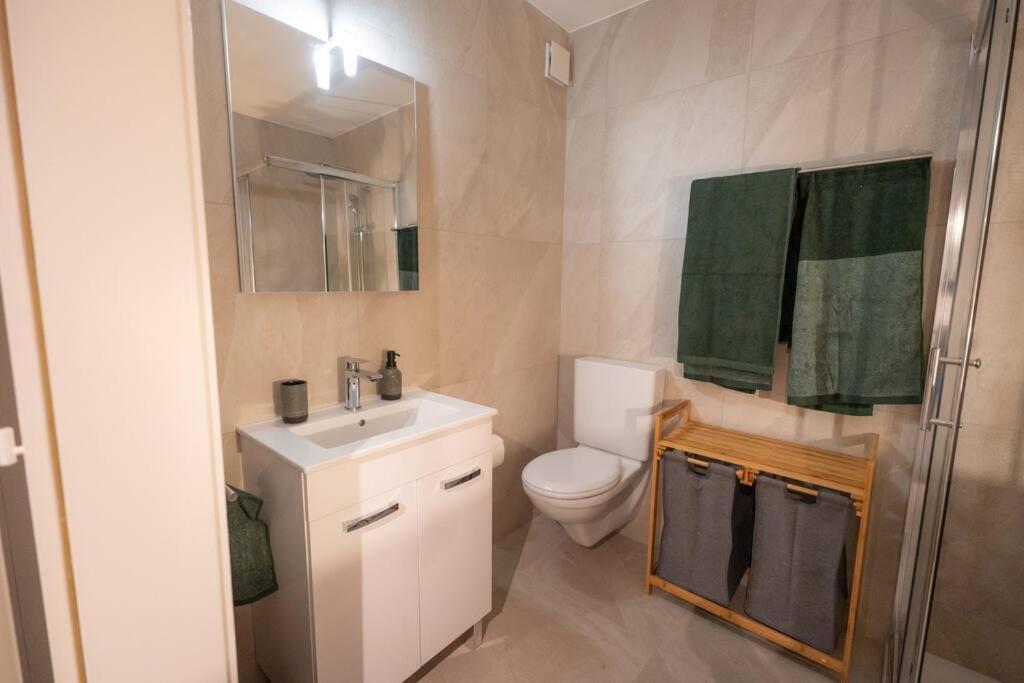 Appartement Spacieux Au Centre De La Gruyere Broc Exterior foto